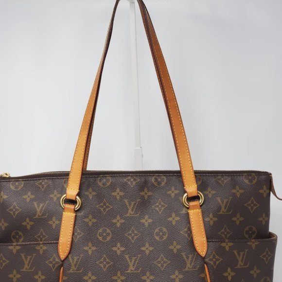 Auth Louis Vuitton Totally MM Monogram Tote Bag - Picture 8 of 15